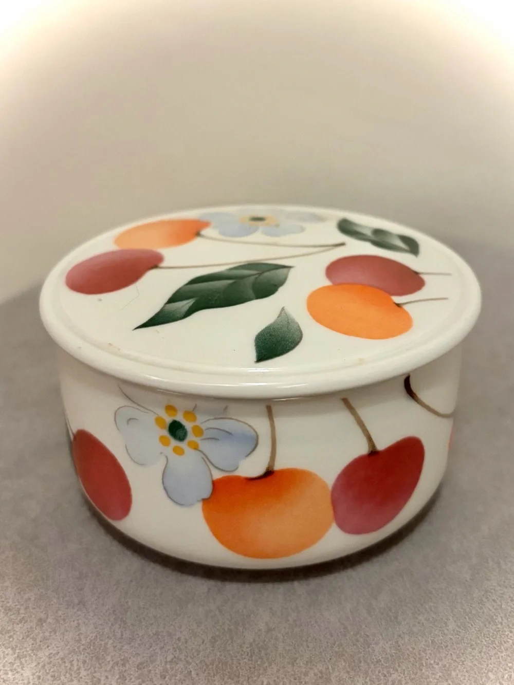 Vintage Villeroy & Boch Amigo Porcelain Trinket Box Cherries Peaches Flowers
